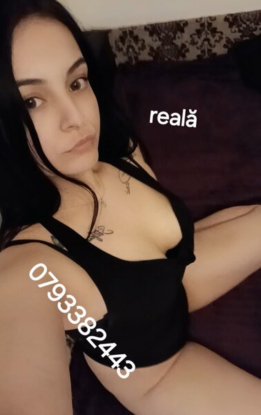 Bruneta seducatoare, reala 100%.